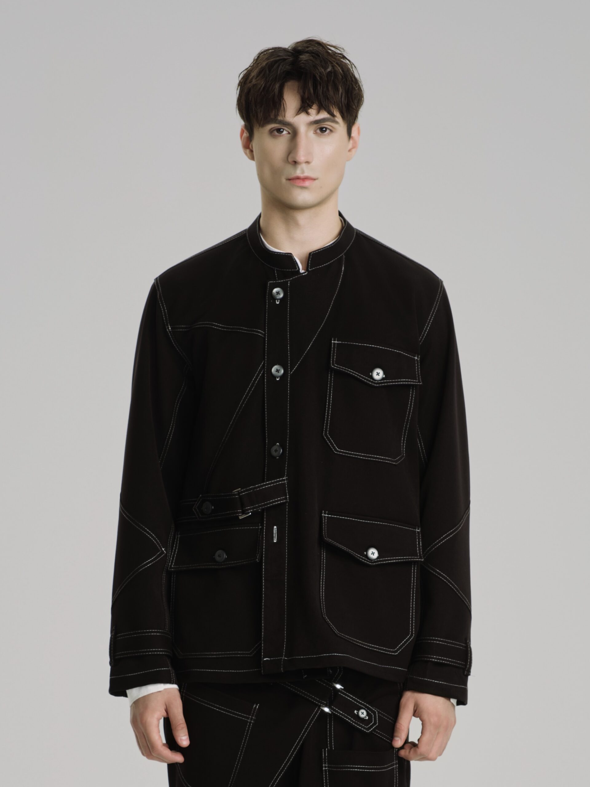 Áo khoác nam ALPH Black Nomad màu đen, thiết kế tối giản, túi hộp và đường may tương phản phong cách street chic Paris.